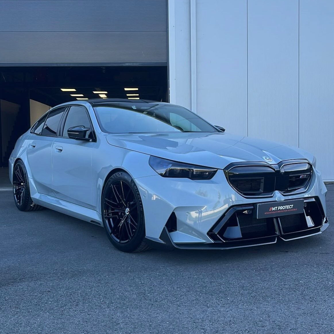 BMW M5 G90 Lip Anteriore in Carbonio Prepreg Stile Mp di OPTIC (2024+)
