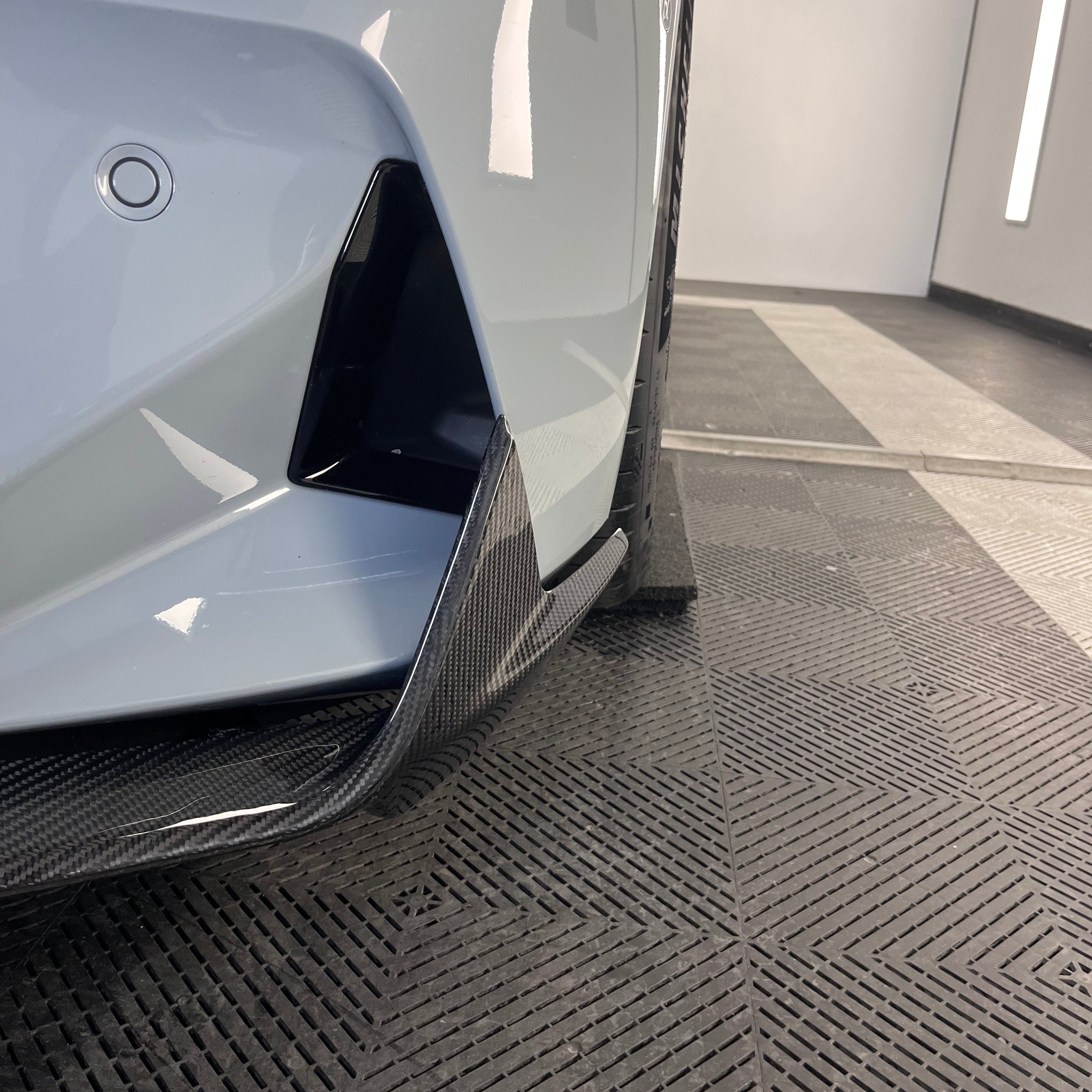 BMW M5 G90 Lip Anteriore in Carbonio Prepreg Stile Mp di OPTIC (2024+)