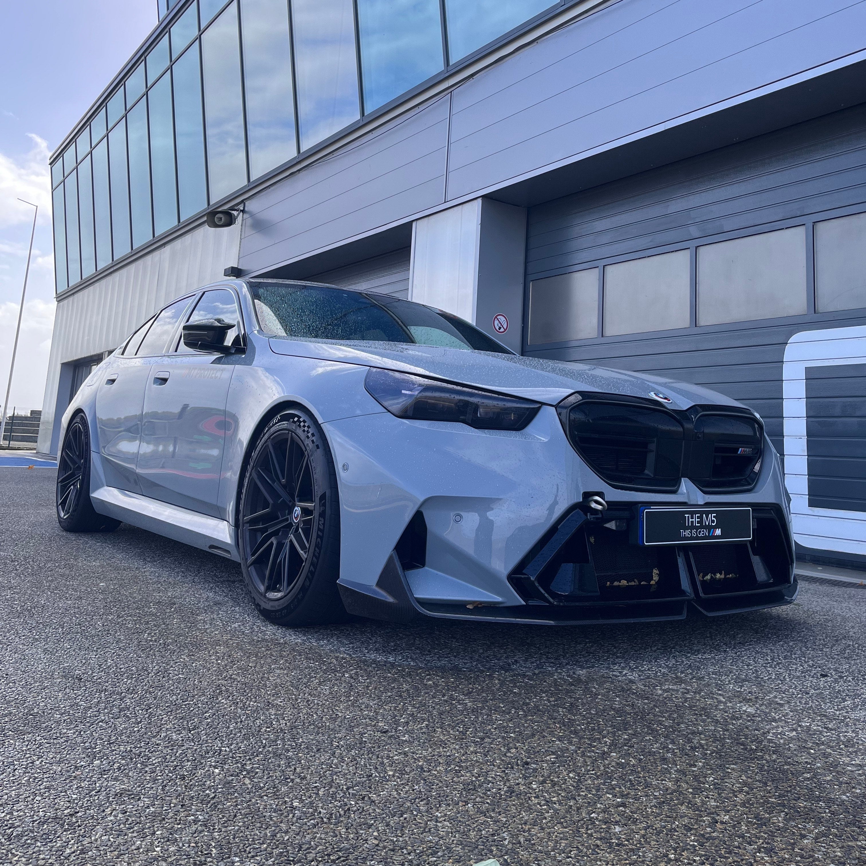 BMW M5 G90 Lip Anteriore in Carbonio Prepreg Stile Mp di OPTIC (2024+)