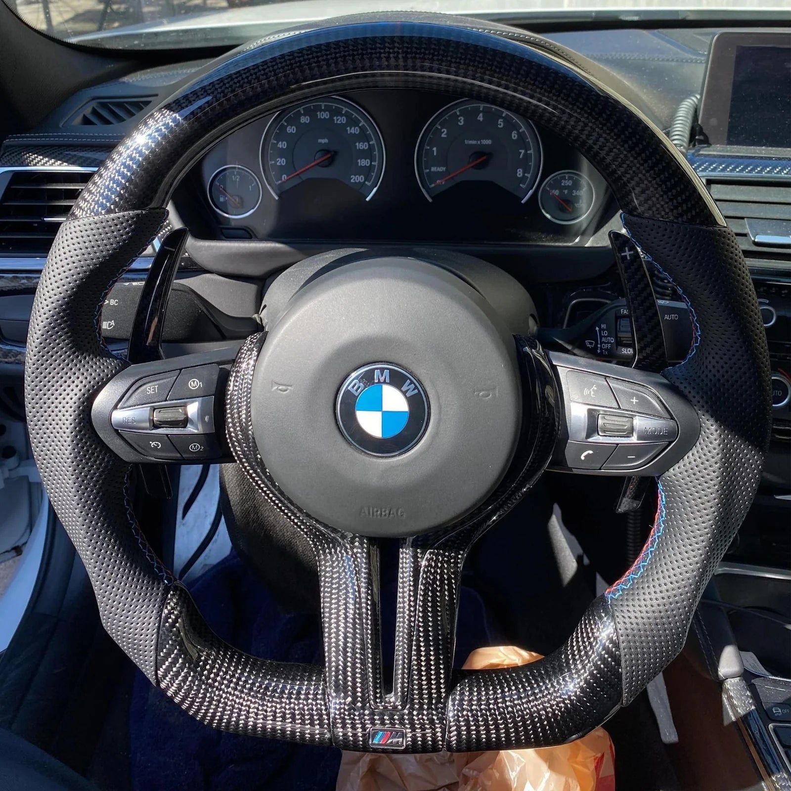 Inserto per rivestimento volante in carbon fibre per volante sportivo serie F M V2