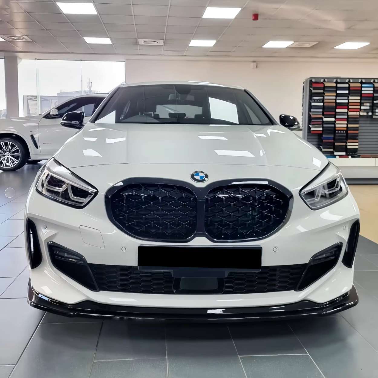 BMW Serie 1 F40 Lip Anteriore Nero Lucido (2019-2024)