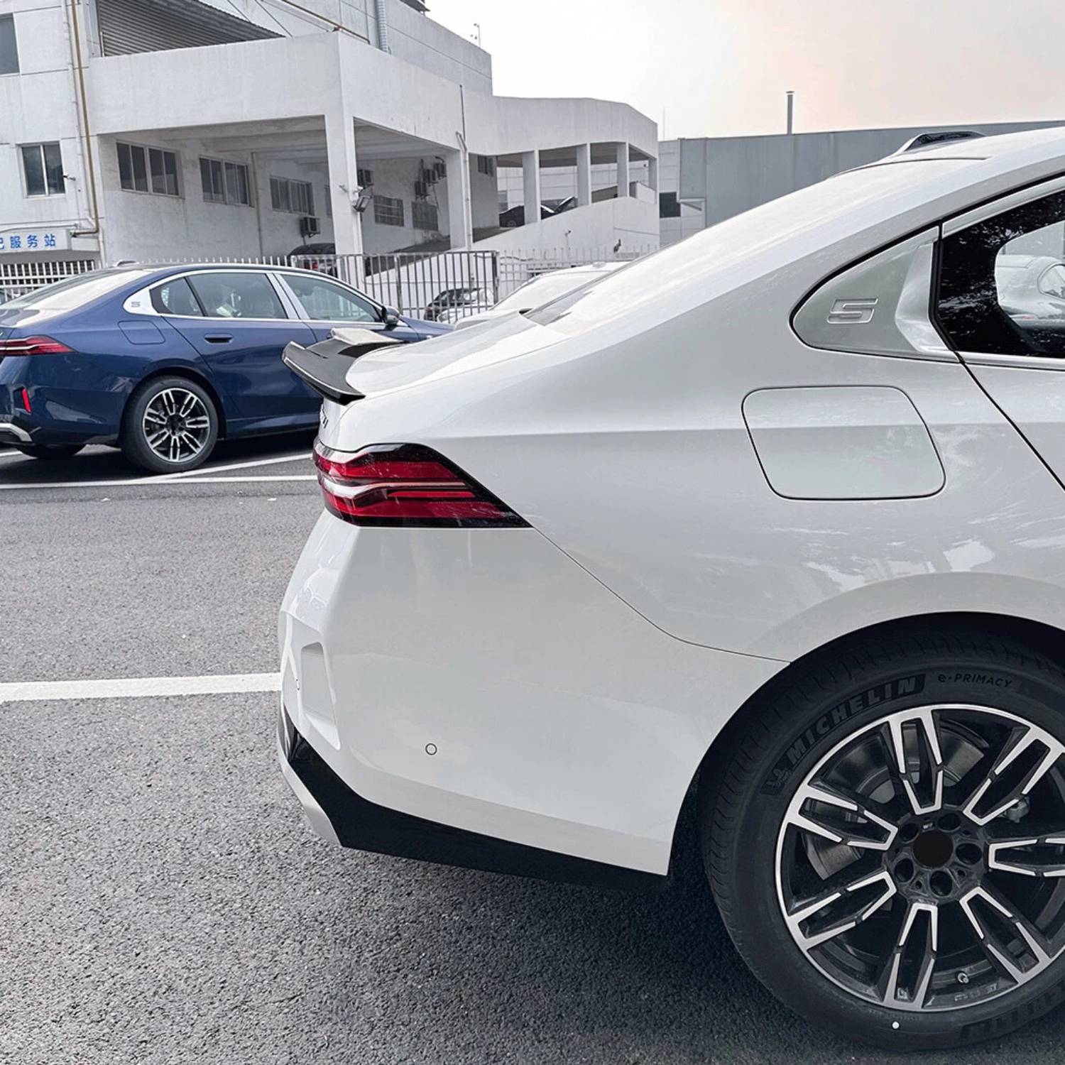 BMW Serie 5 G60 G61 / M5 G90 G99 Nero Lucido Ducktail PSM Stile Spoiler Posteriore (2024+)
