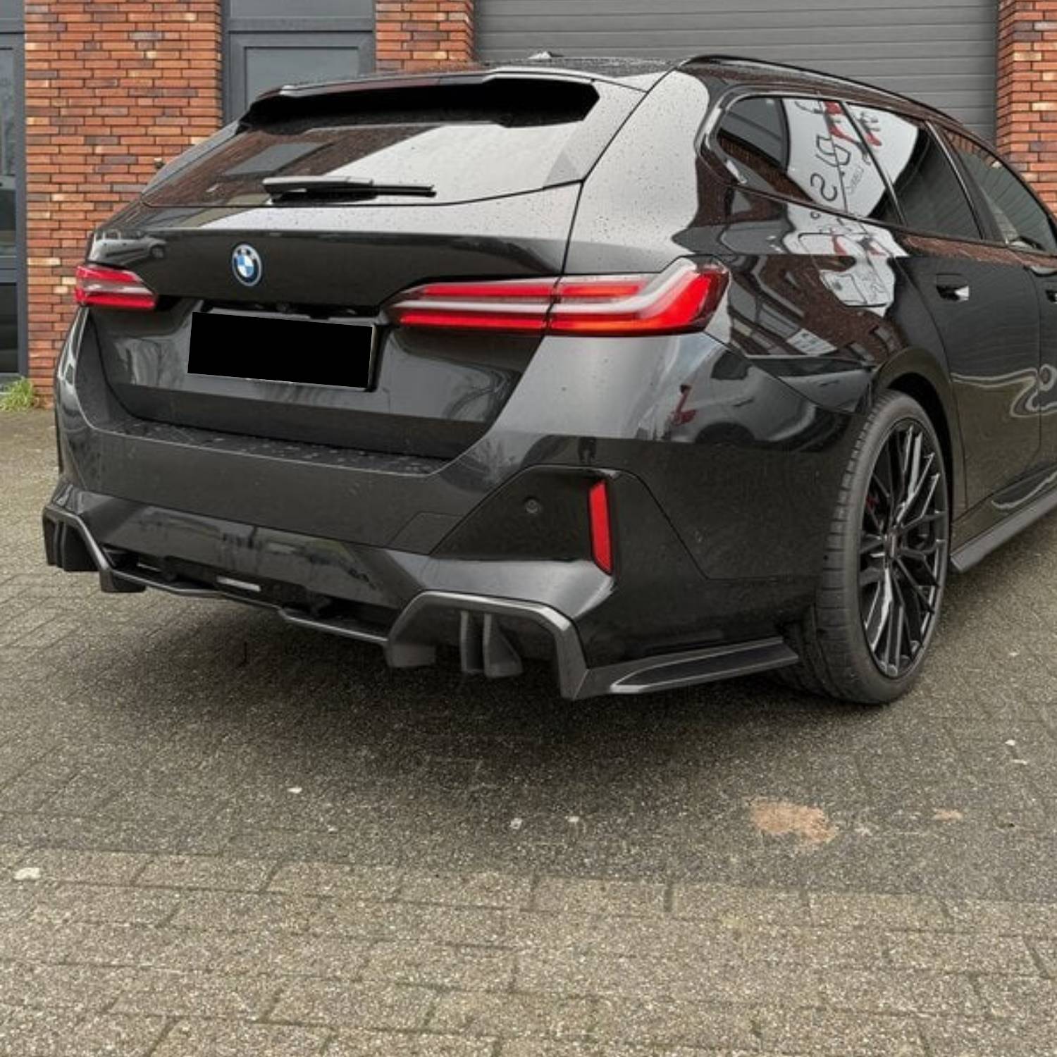 BMW Serie 5 G60 G61 Diffusore Posteriore Mp Stile in Carbonio Prepreg Nero Lucido di OPTIC (2024+)