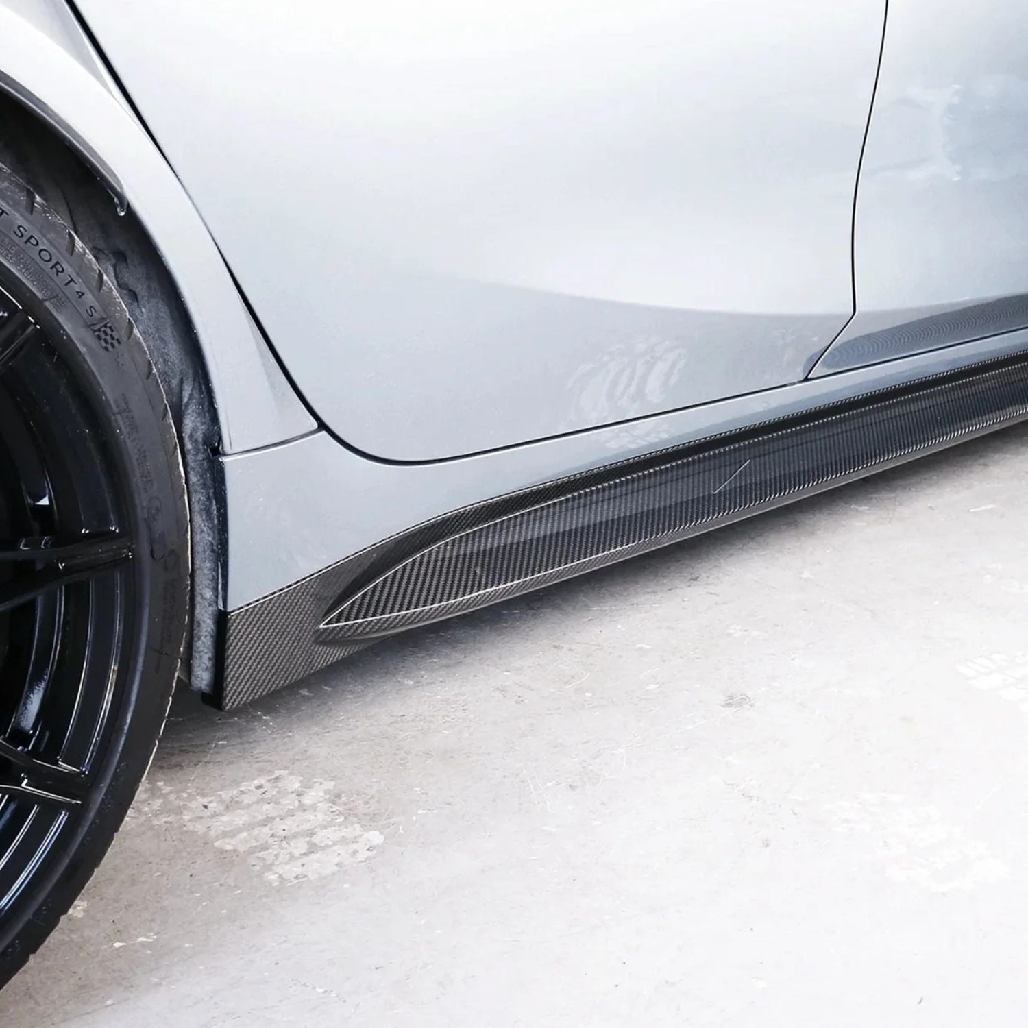 BMW M3 G80 G81 / M4 G82 G83 Minigonne Laterali Stile OEM in Carbonio Prepreg By OPTIC (2021+)