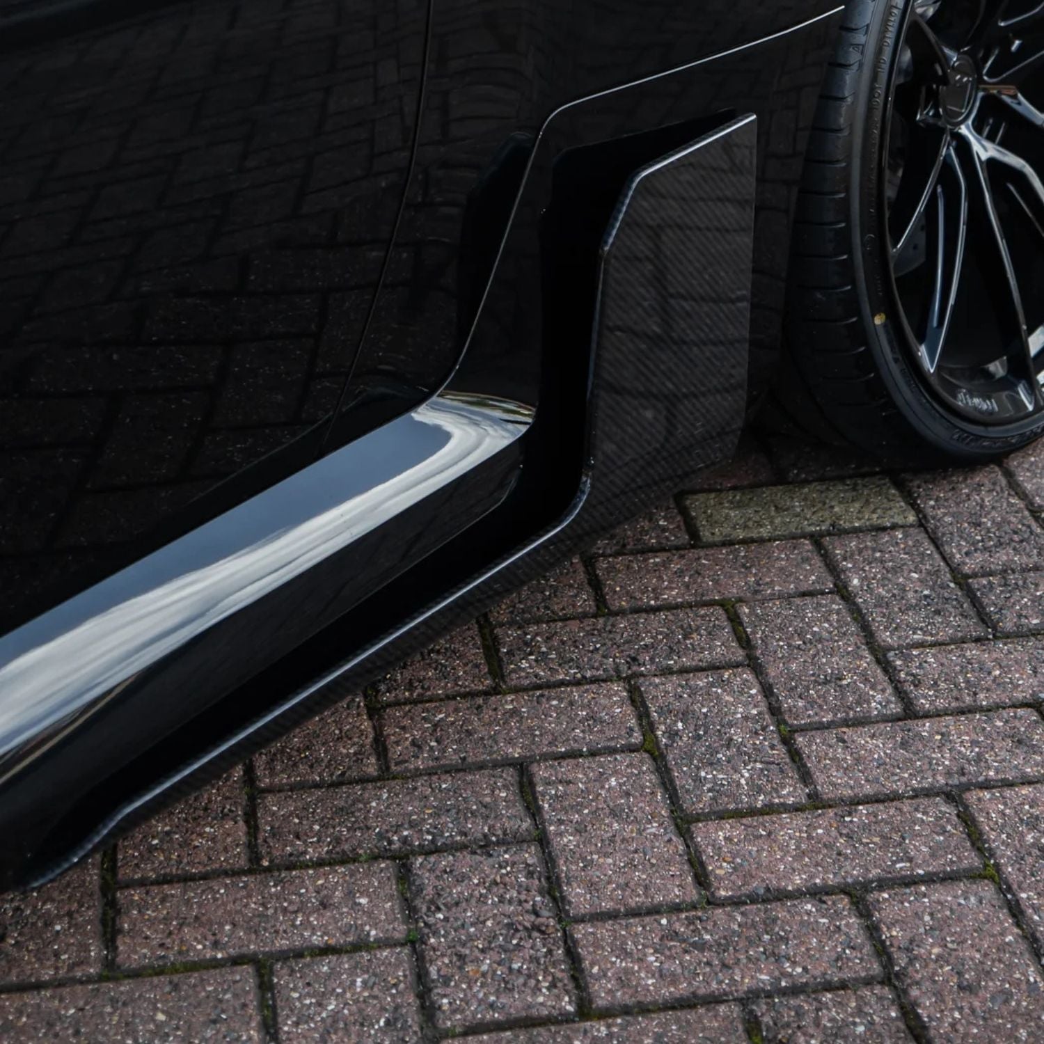 BMW M2 G87 Pinne Minigonne Laterali in Carbonio Prepreg Secco di OPTIC (2023+)